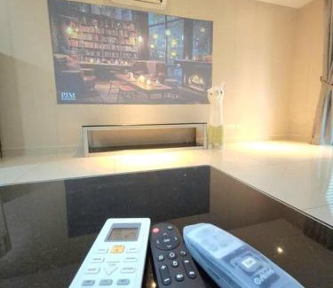 Taman Century Apartment | KSL Mall 110inch Screen Movie Room Cozy Suite