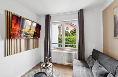 Kaiserslautern Apartment | KStay Apartments - Kaiserberg - Kitchen - WIFI - Parking