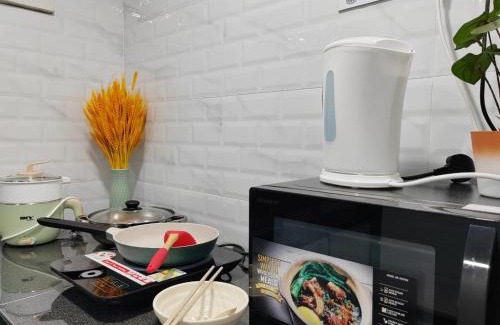 Kampung Darat Mak Bar House | Kuantan Town Staycation 2R2B@HTAA #Netflix