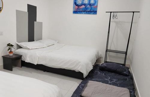 Kampung Darat Mak Bar House | Kuantan Town Staycation 2R2B@HTAA #Netflix