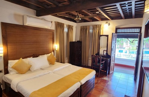 Kumarakom Hotel | Kumarakom Tharavadu - Heritage Hotel