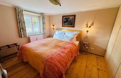 Groissenbach Apartment | KURFÜRSTLICHES JÄGERHAUS - by "Schloss Gessenberg" - luxurious vacation home with mountain views, suitable for families and friends