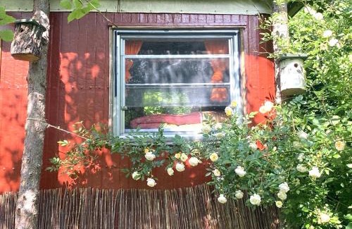 Ziegenhagen Other | Kuscheliger Zirkuswagen im Wildgarten