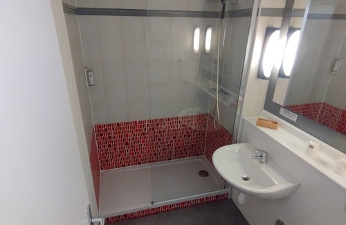 Saint-Etienne-du-Rouvray Hotel | Kyriad Rouen Sud - Oissel