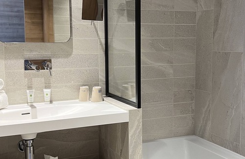 Limonest Hotel | Kyriad Lyon Ouest - Limonest