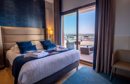 Porte Des Alpes - Mi Plaine - Manissieux Hotel | Kyriad Prestige Lyon Est - Saint Priest Eurexpo Hotel and Spa