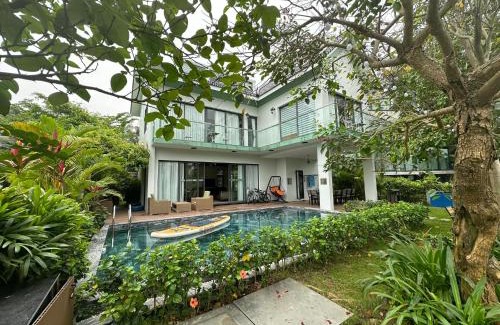 Ngoc Thanh Resort | LÁ villa Flamingo đại lải 5BR, Pool, BBQ, Karaoke