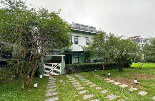 Ngoc Thanh Resort | LÁ villa Flamingo đại lải 5BR, Pool, BBQ, Karaoke
