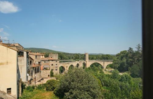 Besalu Apartment | L'ÀTIC DEL PORTALET - Vistas al puente de Besalú