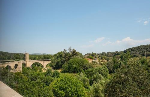 Besalu Apartment | L'ÀTIC DEL PORTALET - Vistas al puente de Besalú