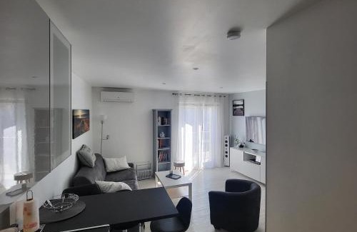 Marseillan Apartment | L èphéjules