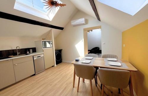 Lons-le-Saunier Apartment | L'échapée verte Grand T3 avec climatisation