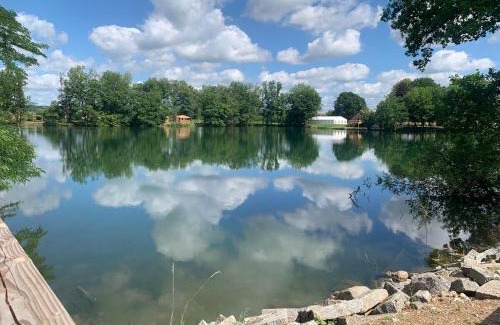 Roye Ski Chalet | L'Écorce & le Tanin - 2 cabanes cosy pour 4, pêche