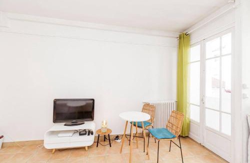 Vignerons Apartment | L'Écrin - Studio Calme - Proche Bois de Vincennes & Métro