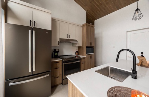 Adstock Ski Chalet | L'Élégance Des Sommets | Ski Condo & Spa