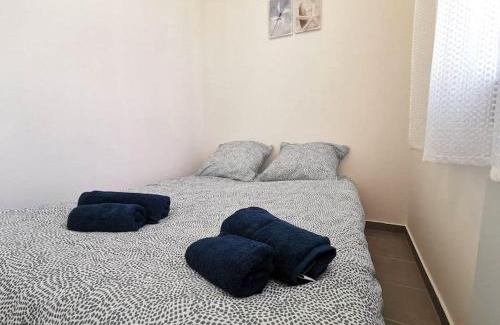 Miramas Apartment | L'Élégant Duplex - Clim I WIFI I Proche du centre-ville