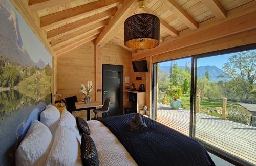 Les Marches Bed & Breakfast | L'étang de la Tourne