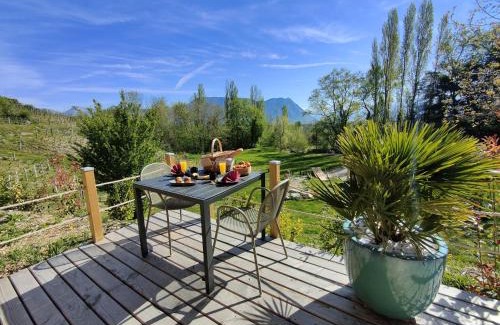 Les Marches Bed & Breakfast | L'étang de la Tourne