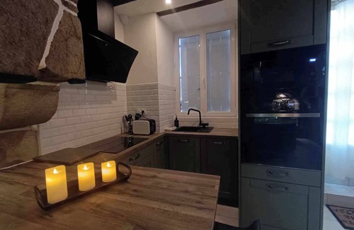 Guemene-sur-Scorff House | L'étreinte, Loveroom Avec spa et Sauna Privatifs au Centre de Guémené-sur-scorff