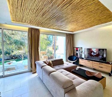 Achakkar Apartment | L'Amina - Peaceful 1BR Retreat with Cold Jacuzzi