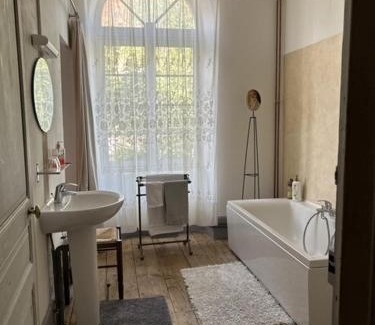 Semur-en-Auxois Bed & Breakfast | L'ancienne comédie