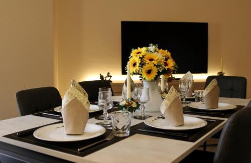 Nocera Scalo Apartment | L' Antico Scoglio - Appartamenti ricchi di comfort in centro a Nocera Terinese - 4,7 e 11 Ospiti - Piscina - Spiaggia a 300mt - Giardino e Zona pranzo all'aperto - WiFi & SmartTV - Aria Condizionata
