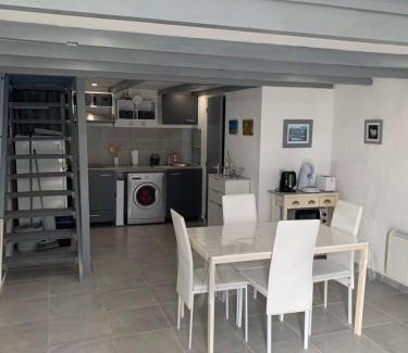 Port Rive Gauche Apartment | L appart d Ange 2 idealement situe 47m2 entre le port et le village