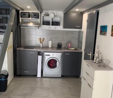 Port Rive Gauche Apartment | L appart d Ange 2 idealement situe 47m2 entre le port et le village