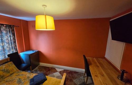 London Borough of Hounslow House | L'Auberge close Syon Lane Station and Heathrow