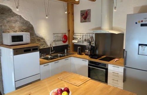 Le Petit-Bornand-les-Glieres Ski Chalet | l'Echo des Glieres vue montagne centre village sauna & grill