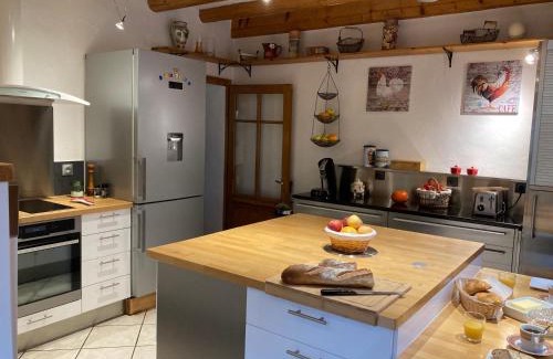 Le Petit-Bornand-les-Glieres Ski Chalet | l'Echo des Glieres vue montagne centre village sauna & grill