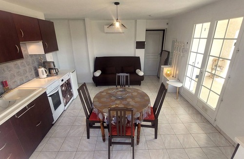 La Batie-Neuve Apartment | L'Ecrin is a 3-star furnished tourist accommodation.