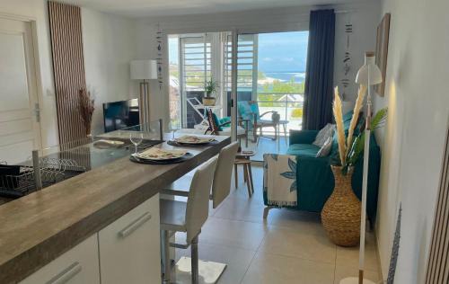 St Gilles-les-Bains Apartment | L'Hémisphère Sud, vue sur mer & port