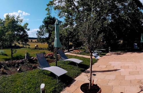 Villeneuve d'Aveyron House | L'Hydrangea - beautiful large stone and wood house in the countryside