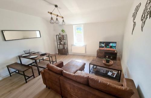 Dardilly Apartment | L'industriel, spacieux T2 refait à neuf