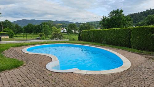 Ramonchamp House | L'intemporel - Grand Jardin avec Piscine
