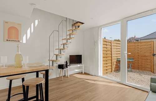 Decines-Charpieu Apartment | L'Oasis de Décines