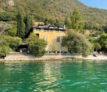Sulzano Bed & Breakfast | L'Oleandro sul Lago d'Iseo B&B