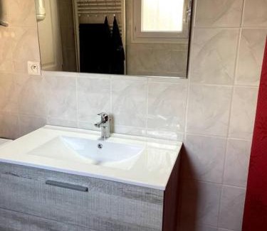 Tully House | L'Opaline