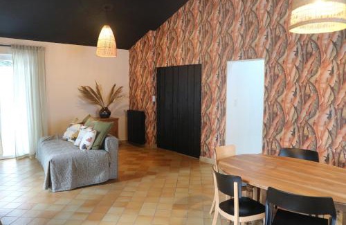Poule-les-Echarmeaux Apartment | L'orée de la Roche