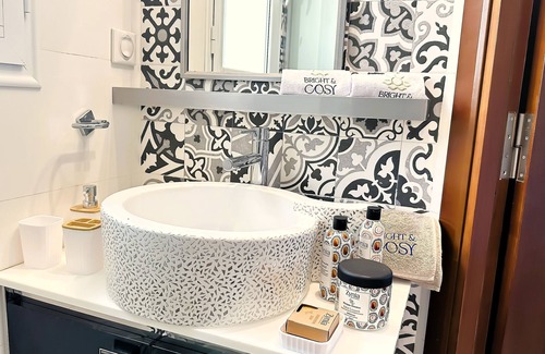 Les Berges Du Lac II House | L'Orchidée - Luxury Suites