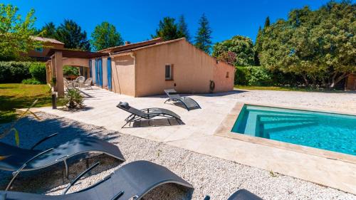 Neoules Villa | L'oustaou en provence verte