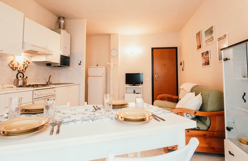 Luni Mare Apartment | L'Ulivo - Lakeside L&B