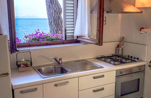 Ameglia Apartment | La Bouganville - accesso a mare privato