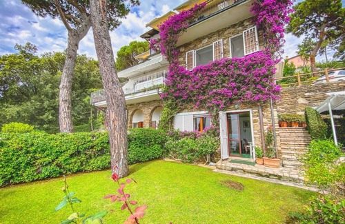 Ameglia Apartment | La Bouganville - accesso a mare privato