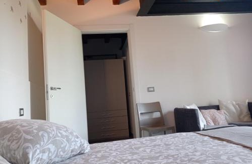 Castelfranco Emilia House | La camera di cavazzona