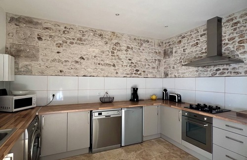 Reaux Apartment | La Cannonerie: Gîte in the heart of the Cognac vineyards with swimming pool.