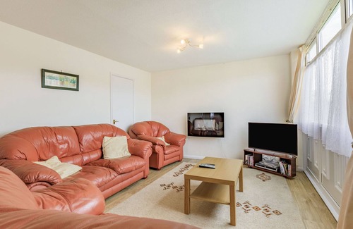 Dawlish Warren Ski Chalet | LA CAPSULE, family friendly, with pool in Dawlish Warren