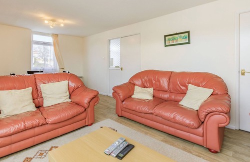 Dawlish Warren Ski Chalet | LA CAPSULE, family friendly, with pool in Dawlish Warren