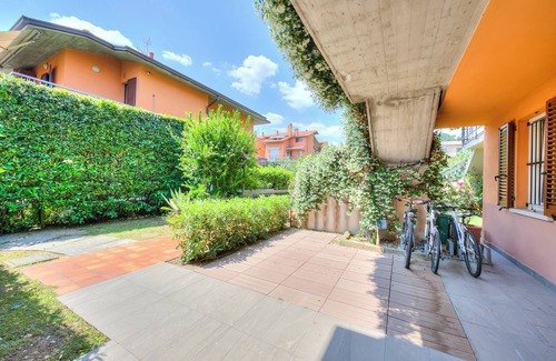 Padenghe sul Garda Apartment | La Casa Accanto With Shared Pool